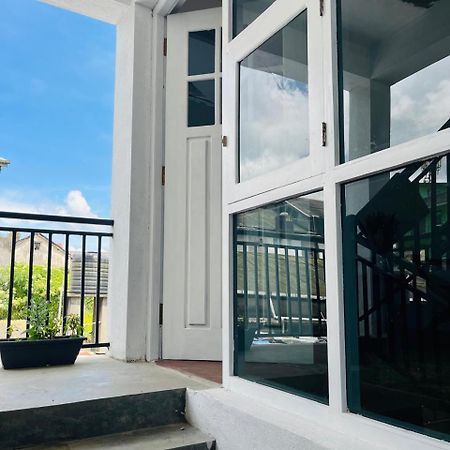 The Urban Hideout Apartment Nuwara Eliya Bagian luar foto