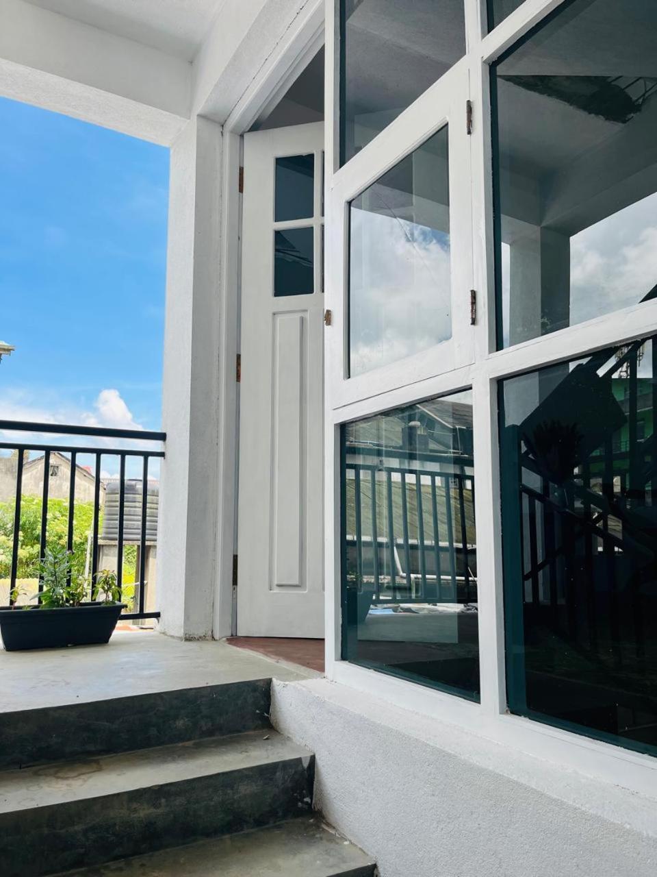 The Urban Hideout Apartment Nuwara Eliya Bagian luar foto