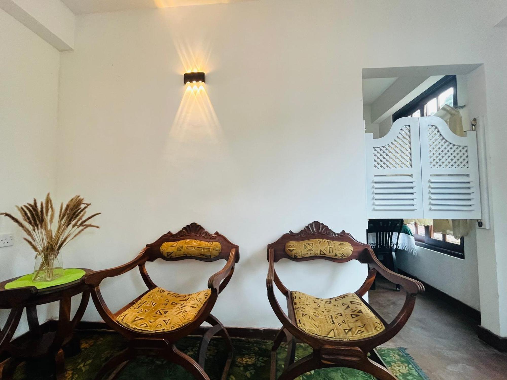 The Urban Hideout Apartment Nuwara Eliya Bagian luar foto